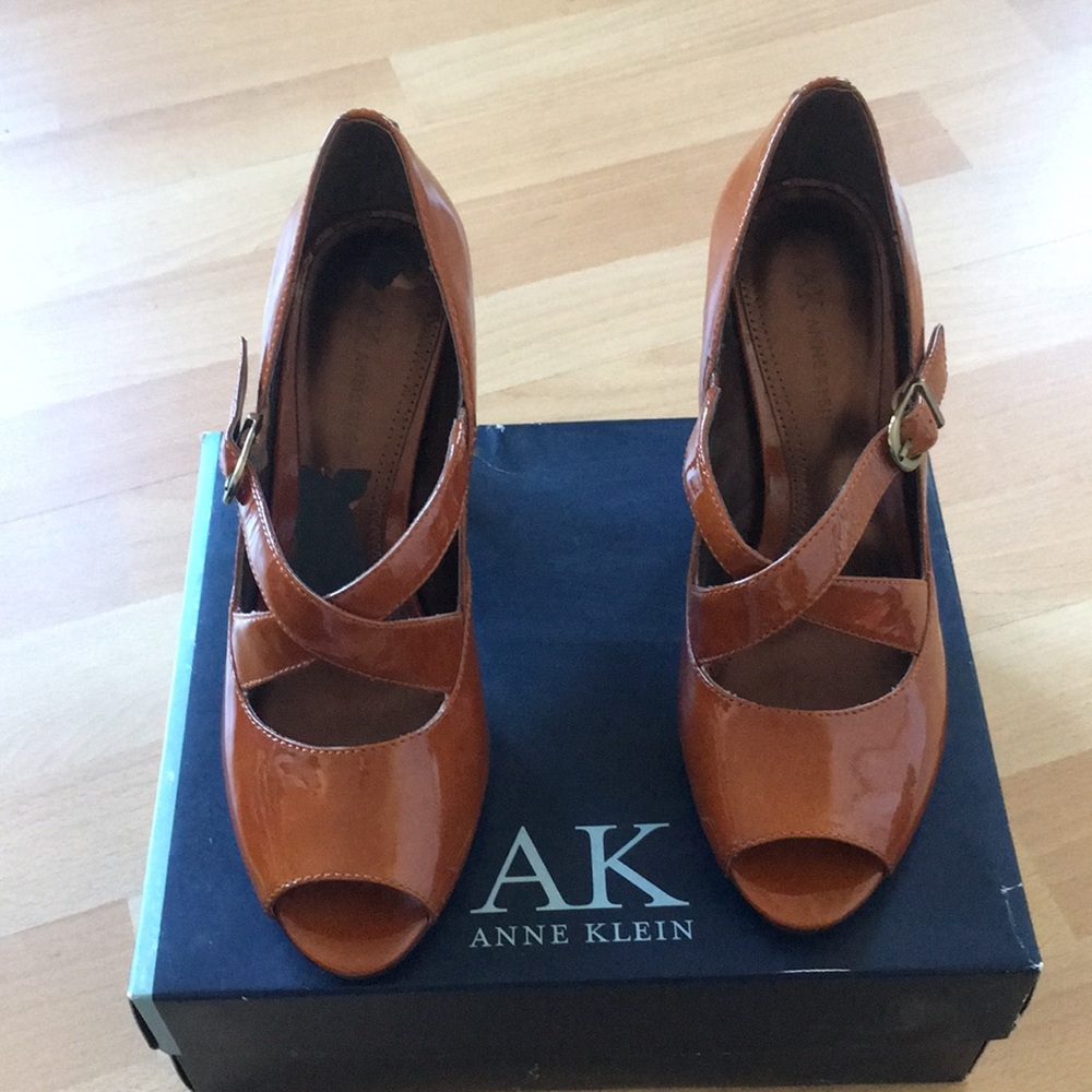 Anne Klein patent leather shoes, size 8, new